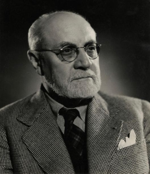Photographe non identifié
Henri Matisse, c. 1940.
Épreuve argentique d'époque. Annotations manuscrites au verso.
29,3 x 23,5 cm

Unidentified photographer
Henri Matisse, c. 1940.
Vintage gelatin silver print. Annotations on verso.
29.3 x 23.5 cm
