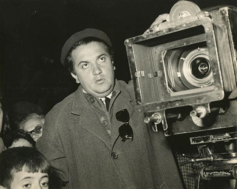 Tazio Secchiaroli - G.B. Poletto - Mario Fabbi - Federico Patellani et divers 
Federico Fellini, c. 1955-1960.
Festival de Cannes, 1960. Le notti di Cabiria, 1956. La Dolce Vita, 1960. 
Ingmar Bergman. Angelo Romano. Paolo Cresci. Pietro Nenni. Barbara Steele. 
27 épreuves argentiques d'époque. Nombreux tampons d'agences, d'archives, de photographes, dates, légendes et indications de recadrage aux versos. 
Formats : de 18 x 13 à 30 x 22 cm 

Tazio Secchiaroli - G.B. Poletto - Mario Fabbi - Federico Patellani and others
Federico Fellini, c. 1955-1960.
Festival de Cannes, 1960. Le notti di Cabiria, 1956. La Dolce Vita, 1960.
Ingmar Bergman. Angelo Romano. Paolo Cresci. Pietro Nenni. Barbara Steele.
27 vintage gelatin silver prints. Several press' and photographers' stamps, dates, captions and crop marks on versos.
Dimensions : from 18 x 13 to 30 x 22 cm