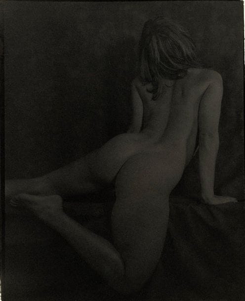 Claude Fauville (1940) 
Nu féminin, c. 1990. 
Sandrine. 
Épreuve au platine, signée.  
Image : 29,5 x 24 cm 
Feuille : 35,5 x 25 cm 

Claude Fauville (1940)
Female nude, c. 1990.
Sandrine.
Platinum print, signed.
Image: 29.5 x 24 cm
Sheet: 35.5 x 25 cm