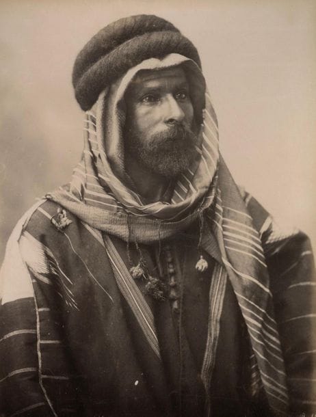 Félix Bonfils - Zangaki Frères - Luigi Fiorillo - PhotoGlob Zurich et divers 
Palestine, c. 1870-1880.
Jérusalem. Le Mont des Oliviers. Dôme du Rocher. Mur des Lamentations. Tour Antonia. Piscine de Bethseda. Tombeau de David. Mont Sion. Porte de Damas. Saint Sépulcre. Arche de Robinson. Vallée de Josaphat. Tombeau d'Elie. Jéricho. Jaffa. Lac Asphaltite. Bethléem. Chêne d'Abraham. Damas. Derviches tourneurs. Derviches mendiants. Bédouins du Moab. Cheik bédouin de Palmyre. Juive syrienne. Le Jourdain. Bain dans la Mer Morte. 
Album in-4 oblong composé de 67 épreuves sur papier albuminé et six (6) photochromes contrecollées sur cartons. Nombreux crédits de photographes et légendes dans les négatifs. 
Formats : de 16,5 x 22,5 à 21,5 x 27 cm 

Félix Bonfils - Zangaki Frères - Luigi Fiorillo - PhotoGlob Zurich and others
Palestine, c. 1870-1880.
Jerusalem. The Mount of Olives. Dome of the Rock. Wailing Wall. Antonia Tower. Bethseda swimming pool. Tomb of David. Mount Zion. Damascus gate. Holy Sepulcher. Robinson's Ark. Josaphat Valley. Tomb of Elijah. Jericho. Jaffa. Asphaltite Lake. Bethlehem. Abraham's oak. Damascus. Whirling dervishes. Beggar dervishes. Moab Bedouins. Bedouin Sheik of Palmyra. Syrian Jew. The Jordan. Bath in the Dead Sea.
Album, oblong 4to, composed of 67 albumen prints and six photochrom prints. Several photographers' credits and captions in negatives.
Dimensions : from 16.5 x 22.5 to 21.5 x 27 cm