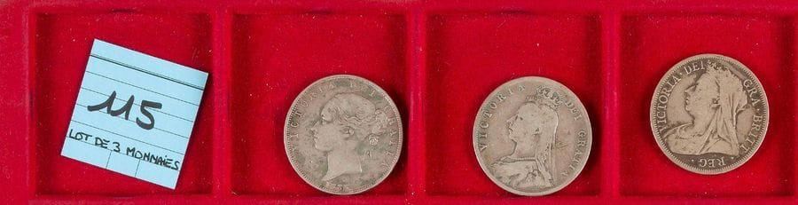 VICTORIA (1837-1901). LOT de 3 demi-couronnes en argent : 
tête nue 1883 (KM.756), buste couronné 1888 (KM.764), buste voilé 1901 (KM.782).
B à TB