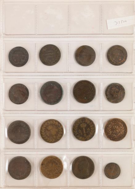 ALBUM contenant des MONNAIES FRANÇAISES en bronze :périodes royales et révolutionnaires, siège de Strasbourg, Second Empire et Troisième République (essentiellement). 
Au total environ 235 pièces. 
La plupart B à TB