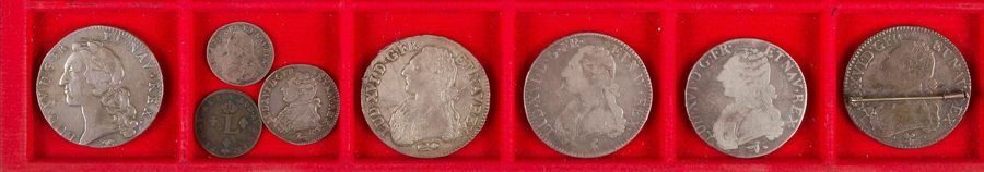 ANCIEN REGIME
LOT de 9 monnaies en argent :
LOUIS XIV (1643-1715) : pièce de 4 sols à la croix fleurdelysée.
LOUIS XV (1715-1774) : 1 écu au bandeau et 2 divisionnaires.
LOUIS XVI (1774-1793) : 4 écus et 1/5 d'écu aux rameaux d'olivier.
.
B à TB