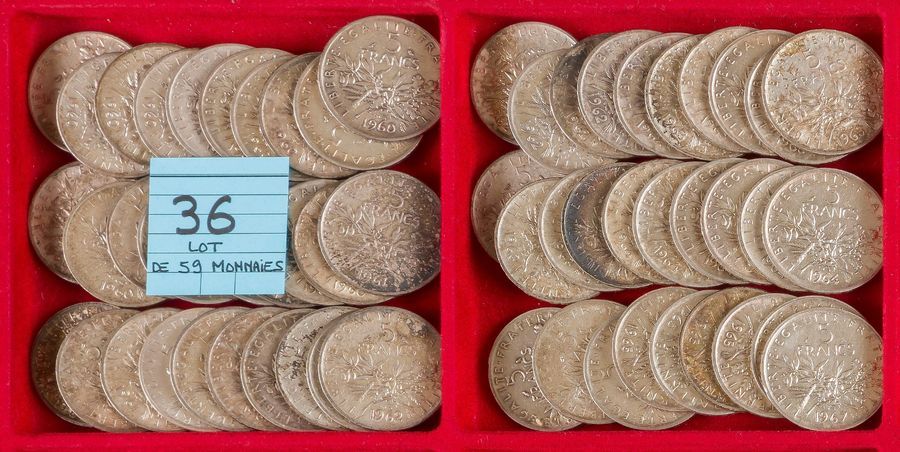MONNAIES FRANÇAISES DE LA CINQUIEME REPUBLIQUE (1959 -    ).
LOT de 59 pièces de 5 francs en argent, type SEMEUSE (1960-1969).
Ga.770      La plupart TTB et SUP