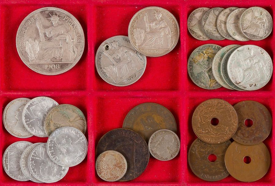 INDOCHINE  FRANÇAISE. LOT de 41 monnaies : 14 en argent dont piastre 1906, 
et 27 en cupronickel, aluminium et bronze.
Etats divers, la plupart
TB et TTB