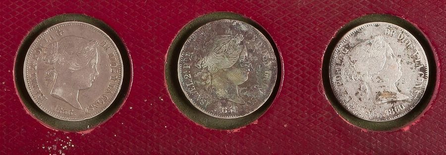 LOT de 3 écus en argent de 20 réaux d'ISABELLE II (1833-1868), 
dates et ateliers variés de 1856 à 1860.
KM.609.2 et 609.3
B à TB