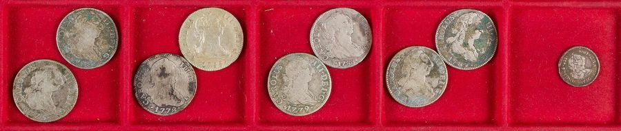 LOT de 9 monnaies en argent de CHARLES III (1760-1788) :
8 ex. de 2 réaux et 1 ex. de 1/2 réal.

B à TB
