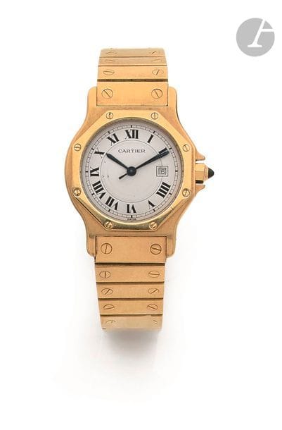 CARTIER SANTOS. Vers 1990
N° 286501652
Montre bracelet pour femme en or jaune 18K (750), cadran blanc, index chiffres romains formant les heures, date par guichet à 3h, mouvement mécanique à remontage automatique, bracelet en or jaune 18K avec sa boucle déployante signée. 
Cadran, boîtier et mouvement signés.
Diamètre : 31 mm
Poids brut : 122 g