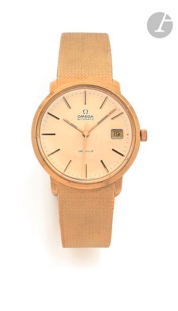 OMEGA DE VILLE. Vers 1970
N° 166134
Montre bracelet pour homme en or jaune 18K (750), cadran doré, index bâtons appliqués formant les heures, date par guichet à 3h, mouvement mécanique à remontage automatique calibre 1012, N° 36735522, bracelet en or jaune avec sa boucle ardillon siglée.
Cadran, boîtier et mouvement signés.
Diamètre : 36 mm 
Poids brut : 97,2 g