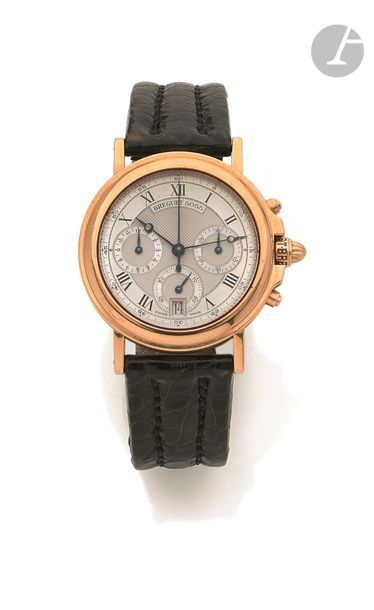 BREGUET Marine . Vers 1990
N° 5055
Montre bracelet pour homme de type chronographe en or jaune 18K (750), cadran argent guilloché, compteurs totalisateurs 30 minutes et 12 heures, trotteuse à 6h, date par guichet à 6h, mouvement mécanique à remontage automatique, bracelet cuir avec sa boucle déployante en or signée.
Cadran, boîtier et mouvement signés.
Diamètre : 35 mm
Poids brut : 91 g