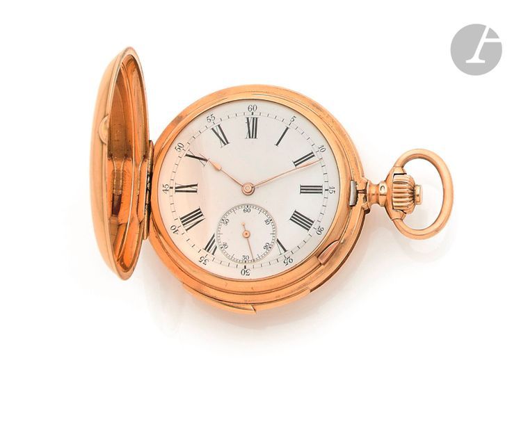 F. BRONN à Genève. Vers 1900 
Montre de poche en or 18K (750) de type savonette à sonnerie, cadran émaillé blanc, index chiffres romains formant les heures, mouvement à remontoir, sonnerie quart, déclenchement par glissière à 6h, boîtier orné de deux initiales.
Diamètre : 45 mm
Poids brut : 88,4 g