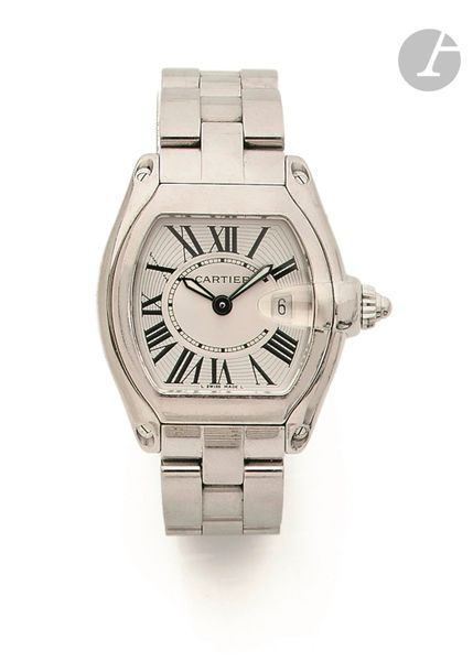 CARTIER Roadster vers 2004
N° 545095CE
Montre bracelet pour femme en acier, cadran blanc index chiffres romains formant les heures, date à 3h, mouvement à quartz (fonctionne), bracelet en acier avec sa boucle déployante signée.
Cadran, boîtier et mouvement signés.
La montre est accompagnée de son écrin, de ses papiers, de deux bracelets sur cuir et d’une boucle déployante en acier signée ainsi que de maillons supplémentaires.
