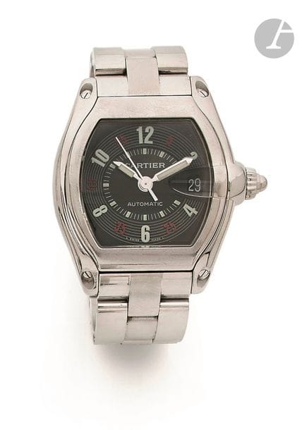 CARTIER Roadster vers 2003
N° 895807CD
Montre bracelet pour homme en acier, cadran noir, index chiffres arabes formant les heures, date à 3h, mouvement mécanique à remontage automatique, bracelet en acier intégré avec sa boucle déployante signée.
Cadran, boîtier et mouvement signés.
La montre est accompagnée de son écrin, de ses papiers, de deux bracelets sur cuir et d’une boucle déployante en acier signée.