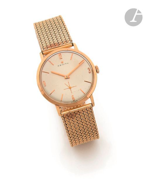 ZENITH. Vers 1960
N° 848679
Montre bracelet pour homme en or jaune 18K (750), cadran blanc, index bâtons et chiffres arabes appliqués formant les heures, trotteuse à 6h, mouvement à remontage mécanique N° 5065209, bracelet en or jaune 18K.
Cadran, boîtier et mouvement signés.
Diamètre : 33 mm
Poids brut : 83,6 g