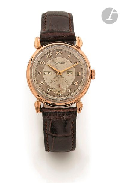 MOVADO. Vers 1960
N° 4820-491579
Montre bracelet pour homme en or jaune 18K (750), cadran blanc, index chiffres arabes formant les heures, jours et mois par guichet, date par aiguille centrale, mouvement à remontage mécanique, bracelet cuir.
Cadran, boîtier et mouvement signés.
Diamètre : 34 mm
Poids brut : 45,7 g