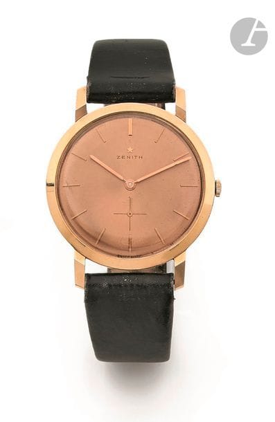 ZENITH. Vers 1960
N° 762725
Montre bracelet pour homme en or rose 18K (750), cadran rose, index bâtons appliqués formant les heures, trotteuse à 6h, mouvement à remontage mécanique calibre 2511, N° 4928055, bracelet cuir avec sa boucle ardillon en métal doré signée.
Cadran, boîtier et mouvement signés.
Diamètre : 35 mm
Poids brut : 33,2 g