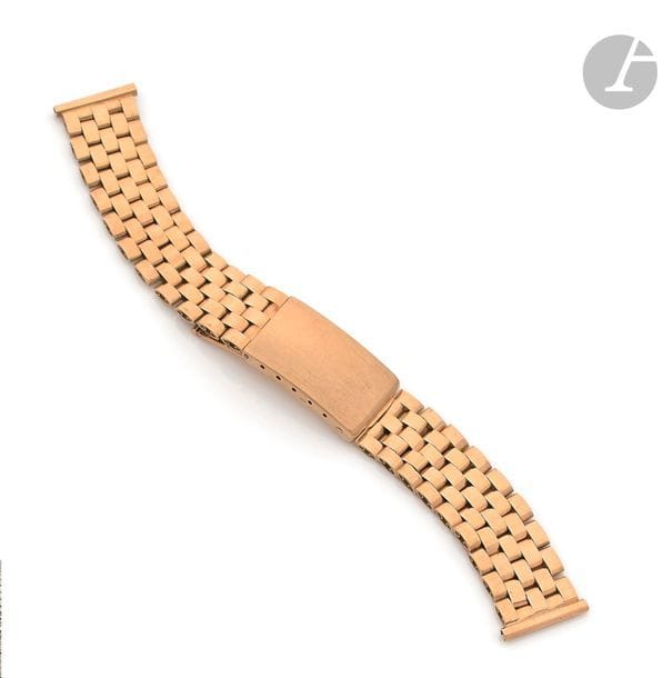 GAY Frères. Vers 1960
Bracelet en or jaune 18K (750) avec sa boucle déployante signée.
Longueur : 16 cm - largeur : 17,7 mm 
Poids brut : 41 g