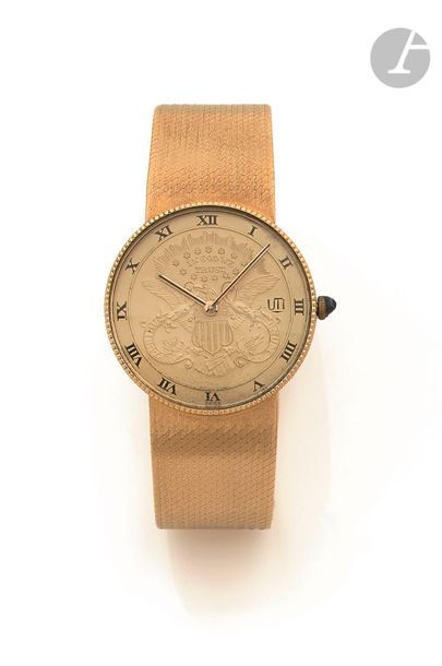 UTI. Vers 1970
N° 897043-488
Montre bracelet pour homme en or jaune 18K (750), cadran décoré de la devise des USA «In God We Trust», index chiffres romains formant les heures, mouvement à remontage mécanique signé EBEL calibre 97B, bracelet en or jaune 18K intégré avec sa boucle siglée Ebel.
Cadran, boîtier et mouvement signés.
Diamètre : 33 mm
Poids brut : 75,4 g
VERRE CASSE