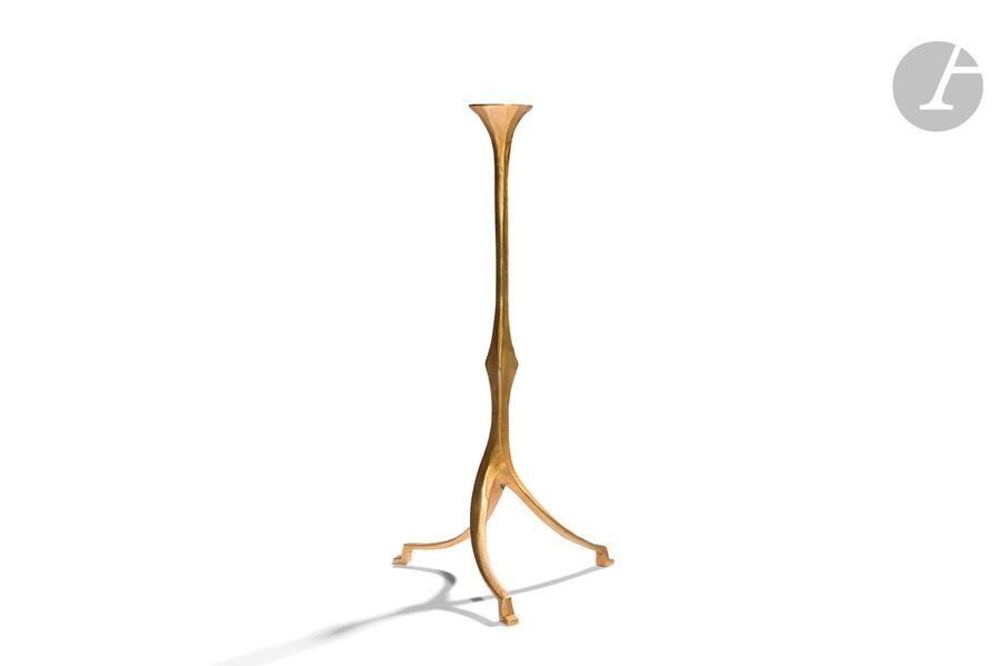 FÉLIX AGOSTINI (1910-1980) 
Spirale,
 le modèle créé en [1960]Pied de lampe. 
Épreuve
 en bronze doré. 

Édition

 ancienne. 

Hauteur (sans

 douille):53cm Important
:Un certificat de Dominique Kerguenne, fille de l'artiste, pourra être remis à l'acquéreur, à sa demande et à sa charge.
 