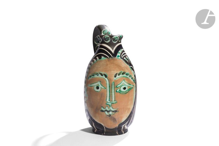 PABLO PICASSO (1881-1973) & MADOURA 
Femme du barbu, le
 modèle créé le [10 juillet 1953]Pichet tourné.
 Réplique authentique éditée et réalisée à cinq cents
 exemplaires chez Madoura.

 Épreuve en terre de faïence blanche, décor aux engobes gravé au couteau sous couverte partielle ; noir, beige

, vert, patine grise.

 Porte les cachets en creux Edition PICASSO et MADOURA Plein Feu et la marque Edition PICASSO

 sous la base. Hauteur : 38cm
 Bibliographie
 :

 Picasso, catalogue de l'œuvre céramique édité 1947-1971- Alain Ramié, éditions Madoura, 1988. Modèle identique reproduit page105 et référencé sous le numéro 193.

