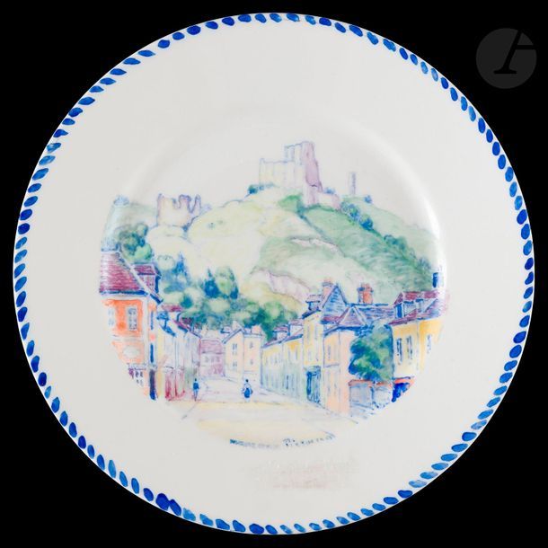 Manzana Pissarro sur porcelaine

Assiette en porcelaine à décor polychrome d'une vue des Andelys.

Signée Manzana Pissarro

Au revers l'inscription : Souvenir des Andelys cette assiette a été cuite au feu de moufle le 18 juin 1938 manzana Pissarro.

D : 23 cm