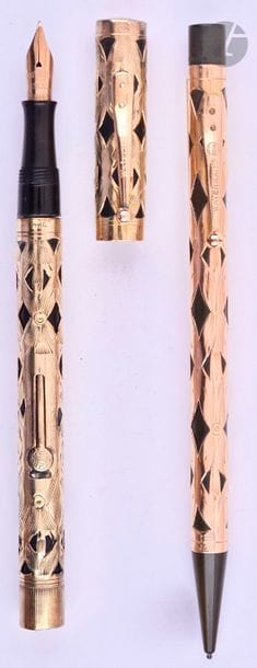 WATERMANStylo
 fountain pen 552 ½ LEC + 14 carat gold fountain pen (yellow for the nib and pink for the lead). Dressing Basket Weave on black ebonite. Gold nib no. 2, lever filling (pocket to be changed). Small blows and micro-scratches
.

 Length: 129 mm - Gross weight: 34 g

