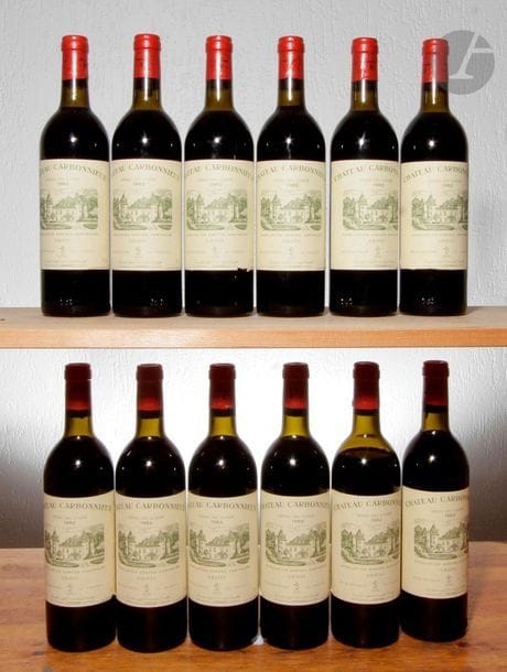 12 B CHÂTEAU CARBONNIEUX (Caisse bois d'origine) 11 T.L.B. ou mieux ; 1 B.E ; 2 e.a ; 1 c.s., CC Graves, 1982