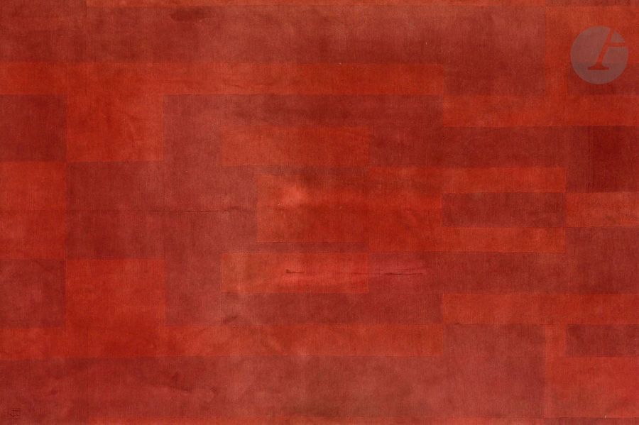 MARCEL ZELMANOVITCH (NÉ EN 1951) CARTONNIER & GALERIE DIURNE ÉDITEUR
Composition, circa 1995
Grand tapis rectangulaire en laine. Monogrammé M. Z. en relief dans la trame vers un angle. 340 x 240 cm