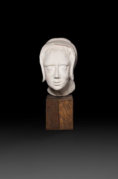 France, première moitié du XXe siècle

Tête de femme, dite " Tête d'Agnès Sorel "

Moulage en plâtre

Base en bois avec plaque en métal portant l'inscription : " Moulage original d'une tête dite d'Agnès Sorel découverte au château de Garigny par le Marquis de Rolland. 1942. Une copie se trouve au château de Loches ".

Usures de la surface et légers accidents à la coiffe.

H : 28 et H totale : 43 cm