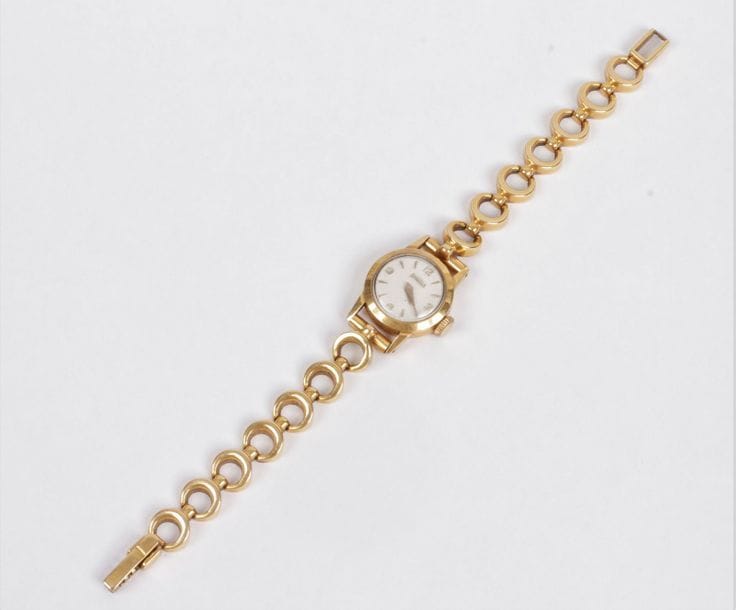 Montre de dame en or 18K (750), bracelet articulé en or 18K. Poids brut : 16,9 g (mouvement à réviser)