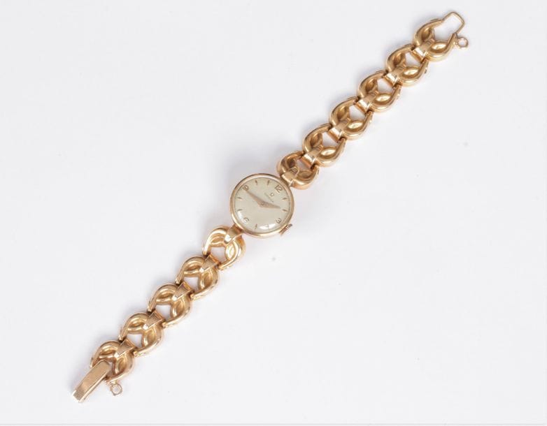 OMEGA
Montre de dame en or rose 18K (750), cadran rond, bracelet articulé en or rose 18K, mouvement mécanique. Poids brut : 28,6 g