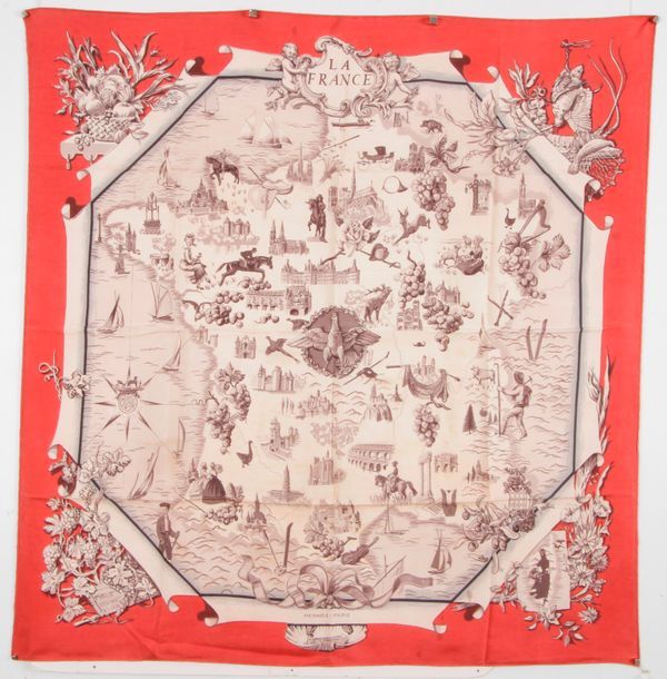 5 Carrés HERMÈS : « La France », fond beige, entourage bordeaux « France 1962 », fond mordoré « Les joies de la montagne », fond beige, entourage noir « Danseuses », fond bleu « Gala », fond rouge. Signé Clerc. Taches et traces