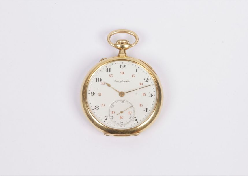 Henry LEPAUTE. Vers 1900
N° 6478 Montre de poche en or 18K (750). Cadran émail blanc (accident), index chiffres arabes formant les heures. Trotteuse à 6h, mouvement à remontoir N° 463351. Boîtier gravé d’initiales. Diamètre : 51 mm Poids brut : 77,10 g