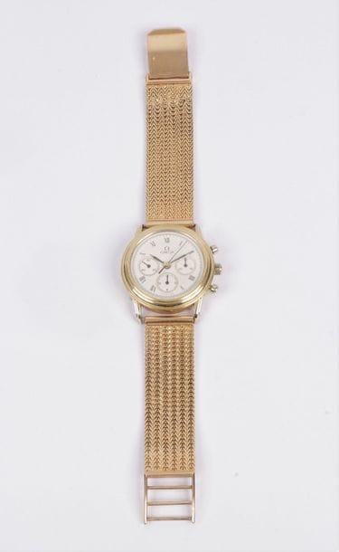 OMEGA Chronographe. Vers 1990
N° 1450042 Montre bracelet pour homme en or 18K (750) de type chronographe, cadran blanc, index bâtons appliqués formant les heures, compteurs totalisateurs 30 minutes et 12 heures, trotteuse à 9h, date par guichet à 4h, mouvement à remontage mécanique calibre 861 N° 41172629, bracelet rapporté en or non signé. Cadran, boîtier et mouvement signés. Diamètre : 34 mm Poids brut : 91,6 g
