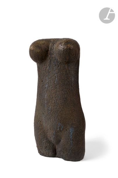 ACHIAM (1916-2005)
Torse de jeune fille, [1992]
Épreuve en bronze.
Numérotée sur 8 à la base. 
Marque du  fondeur AMPIRE.
74 x 30 x 25 cm

Exposition : 
- Ville d’Avray, Le Colombier, 9 - 29 mai 1996.
- Galerie Daniel Besseiche, Deauville, juillet 1996 - mai 1997.

Bibliographie : 
- Achiam at Tefen, catalogue de l’exposition, Tefen, The Open Museum - Industrial park, 1993, modèle similaire reproduit p. 35.