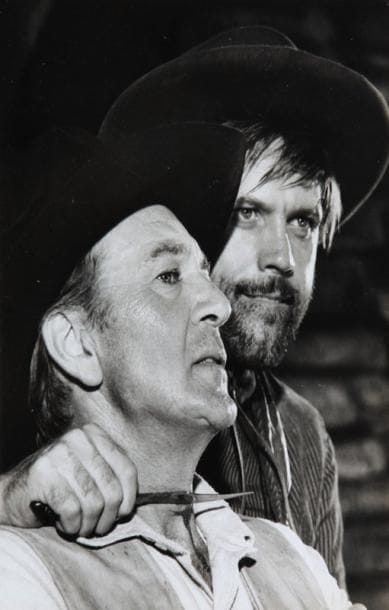 Man of the West (L'homme de l'Ouest), 1958. De Anthony Mann, avec Cary Grant, Julie London et Jack Lord. Huit épreuves argentiques d'époque par Dick Miller (Globe Photos) et huit épreuves d'exploitation. Tampons aux versos. Formats: de 23 x 19 à 25,5 x 20,5 cm.