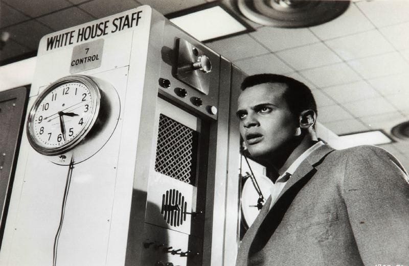 The world, the flesh and the devil (Le monde, la chair et le diable), 1959. De Ranald Mac Dougall, avec Harry Belafonte, Inger Stevens et Mel Ferrer. 13 épreuves d'exploitation d'époque. 25,5 x 20,5 cm.