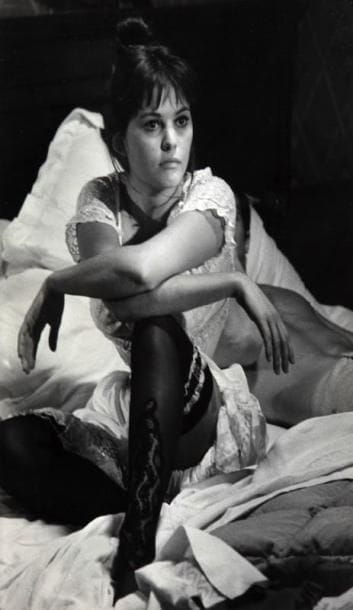 La viaccia, 1961. De Mauro Bolognini, avec Jean-Paul Belmondo et Claudia Cardinale. 12 épreuves argentiques par Pierluigi. Tampon du photographe aux versos. 21,5 x 29,5 cm.