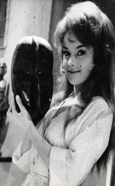 Julie la rousse, 1959. De Claude Boissol, avec Pascale Petit et Daniel Gélin. 14 épreuves argentiques d'époque. 13 x 18 et 17,5 x 23,5 cm.