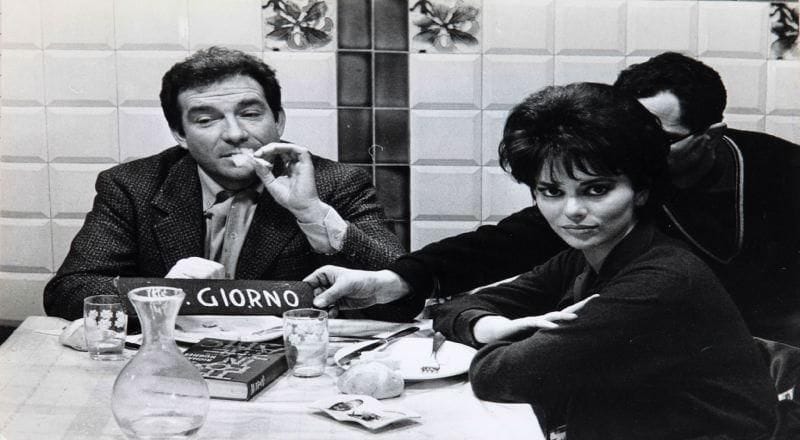 La vita agra, 1964. De Carlo Lizzani, avec Ugo Tognazzi et Giovanna Ralli. Dix épreuves argentiques par Mario Coppini et divers. Tampons aux versos. Formats: 24 x 18 à 21,5 x 29,5 cm. On joint un document tapuscrit.