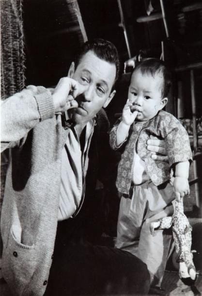 William Holden dans Golden boy (1939), Picnic (1955) et The world of Suzie Wong (1960). 25 épreuves argentiques et d'exploitation d'époque. Formats: 21,5 x 16,5 à 20,5 x 25,5cm. On joint un document tapuscrit.