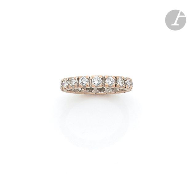 American wedding band in 18K (750) white gold, set with 17 brilliant-cut diamonds. Finger size: 55. Gross weight: 3.7 g