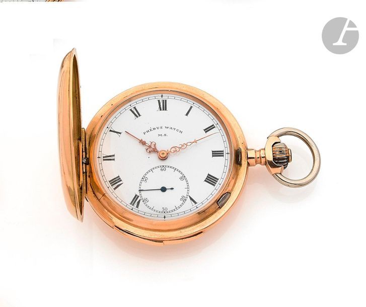 PHEBUS WATCH. Vers 1900
N  10918
Montre de poche en or 18K (750) de type sonnerie heures et quarts, cadran émail blanc, index chiffres romains formant les heures, trotteuse à 6H, mouvement à sonnerie (fonctionne), déclenchement par la glissière à 6H, bélière en métal. Léger enfoncement sur la boîte.
Diamètre : 52 mm
Poids brut : 96,8 g