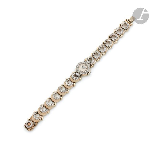 Montre de dame en or gris 18K (750), cadran rond agrémenté de diamants 8/8, bracelet en or gris 18K articulé de maillons semi-circulaires sertis de diamants, mouvement mécanique. Longueur : 17,5 cm environ. Poids brut : 37,3 g (mouvement à réviser)
