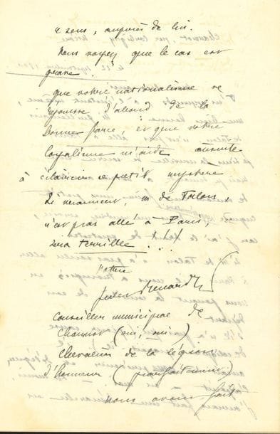 Jules RENARD (1864-1910). 5 L.A.S., 1899-1900, à Louis Paillard ; 7 pages in-8. 
On joint une L.A.S., Paris 18 janvier 1908, au directeur de l'Argus de la Presse.

Correspondance amicale adressée au journaliste et écrivain Louis Paillard (1876-1946), qui vivait à Corbigny, non loin du village de Chaumot dont Jules Renard fut élu conseiller municipal avant de devenir maire de Chitry. Louis Paillard a écrit un article sur son ami Jules Renard en 1907. Il était aussi lié à Henri Bachelin.
Paris 9 juin 1899. Il le remercie de son envoi : " J'espère que vous n'êtes à Menton que pour votre plaisir et que vous serez bientôt à Corbigny, d'où vous viendrez souvent me voir à Chaumot, à partir de la semaine prochaine "... Chaumot 27 juillet 1899, le priant de lui passer un numéro de L'Écho de Paris... 18 août 1899 [lors du procès Dreyfus à Rennes (Paillard était antidreyfusard)] : " Je pense que vous êtes de retour et j'espère bien que vous ne me croyez pas désolé au point de ne plus venir me voir "... Chaumot 22 septembre 1900, amusante lettre s'interrogeant sur la présence du maire de Corbigny, M. Guillemain de Talon, au Banquet des Maires : " Si M. de Talon n'a pas voulu aller à Paris, il nous a trompés en nous jouant la comédie de son départ. S'il n'a pas pu (pour cause de coliques, paraît-il), il aurait dû nous prévenir et déléguer l'adjoint - ou moi. [...] Que votre nationalisme se réjouisse d'abord de la bonne farce, et que votre loyalisme m'aide ensuite à éclaircir ce petit mystère ". Il fait suivre sa signature des mentions : " Conseiller municipal de Chaumot (oui, oui.) Chevalier de la légion d'honneur (parfaitement) "... 26 septembre 1900 : " Peut-être fera-t-il beau demain jeudi. Voulez-vous que nous essayons d'aller à Clamecy ? "...