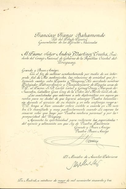 Francisco FRANCO (1892-1975) " Caudillo " d'Espagne. L.S., Madrid 21 mai 1953, à André Martinez Trueba, Président du Conseil national du gouvernement de la République orientale de l'Uruguay ; contresignée par le ministre des Affaires extérieures, Alberto Martin-Atajo ; 1 page in-fol., sceau sous papier, enveloppe ; en espagnol.

Lettres de créance pour l'ambassadeur extraordinaire et plénipotentiaire d'Espagne Don Carlos Cañal y Gómez-Imaz, marquis de Saavedra.
