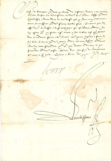 HENRI II. L.S. " Henry ", Senlis 12 août 1557, à Jean de Senarpont, gouverneur et lieutenant général du Boulonnais ; contresignée par Claude de Laubespine ;1 page in-fol., adresse au verso (légères mouillures).

Deux jours après la bataille de Saint-Quentin, qui vit l'écrasante victoire des troupes espagnoles [l'armée française perdit 6000 hommes, et autant de prisonniers, dont le connétable Anne de Montmorency et le maréchal de Saint-André ; Henri II donne ici des ordres pour que les troupes se replient sur Ham afin de barrer la route de Paris aux Espagnols].
" Je vous ay adverty de la fortune advenue a mon armée et a mes cousins les Connestables et Maral de St André "... Il faut que le S. de Sanssac et " sa compaignye qui est dedans Ardres " se retire à Han (Ham)...