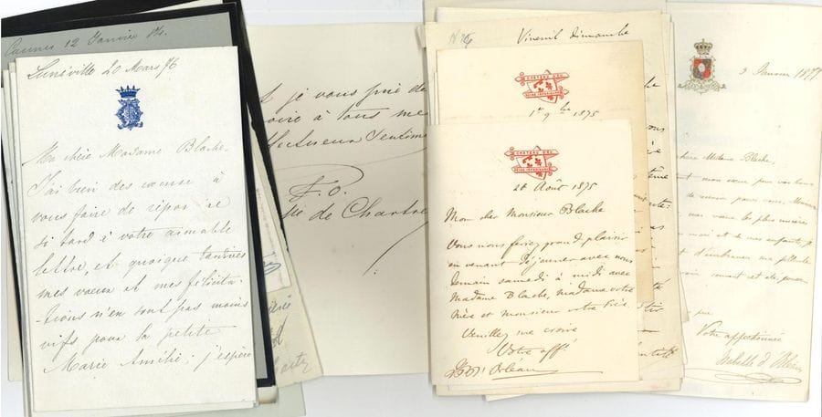 Famille d'ORLÉANS. Environ 50 lettres ou pièces, la plupart L.A.S., adressées au Docteur René-Henri BLACHE, et quelques-unes à sa femme, ou à leur fille Françoise, filleule de la duchesse de Chartres (défauts à quelques lettres). 
On joint de nombreuses cartes de compliment, cartes de visite, cartes de faire-part ou d'invitation, lettres de secrétaires, télégrammes, etc., et une l.a.s. du comte Alexandre Walewski (Turin 1885).

[René-Henri Blache (1839-1908), ami d'enfance de Louis-Philippe d'Orléans, comte de Paris (Philippe VII) ; sa fille Françoise aura pour parrain ce dernier, et pour marraines la duchesse de Chartres et la comtesse de Paris.]
Robert d'Orléans, duc de Chartres (1840-1910) : 6, Paris, Le Nouvion en Thiérache, Saint-Firmin 1885-1903. Françoise d'Orléans, duchesse de Chartres (1844-1925) : 17, Lunéville, Rouen, Cannes, Saint-Firmin et Paris 1875-1901 et s.d. Gaston d'Orléans, comte d'Eu (1842-1922) : 3, Boulogne et Eu 1903-1907. Ferdinand d'Orléans, duc d'Alençon (1844-1910), Paris 1880. Louis-Philippe d'Orléans, comte de Paris, prétendant au trône sous le nom de Philippe VII (1838-1894) : 13, Eu, Vineuil, Séville, Chantilly 1875-1884. Isabelle d'Orléans, comtesse de Paris (1848-1919) : 9, San Telmo, Eu, Randan, Cannes, Sheen House 1877-1887 et s.d., plus 3 cartes de visite a.s. Philippe d'Orléans, prétendant au trône sous le nom de Philippe VIII (1869-1926) (plus une carte de visite de la Conciergerie, 1890, et affiche à son effigie). Amélie d'Orléans, Reine de Portugal (1865-1951), Cascaes 1903.