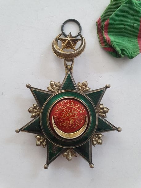 TURKEY - EMPIRE OTTOMAN ORDER OF
 OSMANIA,
 created in 1861.

 Star of

 commander. 

In silver, worked with diamond point, vermeil, gold and enamel (chips). Piece of ribbon. With ottoman goldsmith's pastille

. 

84 x 62 mm - Gross weight :

 45 gT.

B to T.T.B.

 