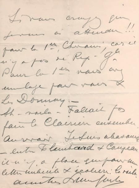 Lucien GUITRY (1860-1925)
4 L.A.S., [1903 et s.d.]; 5 pages in-4 ou in-8, la plupart à en-tête (2 au crayon), une enveloppe. Théâtre de la Renaissance [31 janvier 1903], à Lucien Descaves: il y a une loge pour lui et les Donnay pour la première: « Je suis abasourdi - entre Flambard & Coupeau il n'y a place que pour une lettre imbécile & écolière: la voilà »... Théâtre du Gymnase 21 décembre 191[3], à un ami: « Aucune anecdote mais en le lisant ou en entendant la lecture je pourrais sans doute l'agrémenter ( !!???) de quelques traits avantageux ou stupides, les deux peut-être. Mais dans une histoire de ce genre tout est bon »... Château du Breuil, à Maurice Donnay: « Ce grand diable de Terrasse ! Tu sais que c'est une idée à moi... Je lui ai dit il n'y a que Donnay qui puisse faire de cela un chef-d'oeuvre & je ne jouerai une machine de cette nature qu'à l'état de chef-d'oeuvre. Enfin, je te conterai tout cela dans 10 ans ! »... Porte-Saint-Martin, instructions à « Madame Jeanne » sur un jeu de scène...